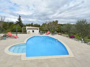 Ruhige Villa mit Pool