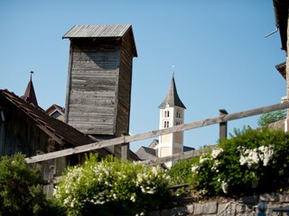 Die Kirche im Dorfzentrum