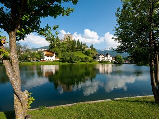 Der Burgweiher nur 2 Gehminuten entfernt