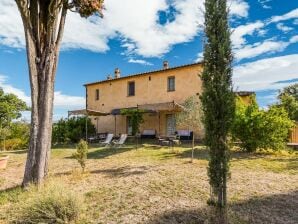 Fattoria Spaziosa casa vacanze a Celle Sul Rigo con piscina - San Casciano dei Bagni - image1