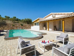 Grande maison de vacances avec piscine privée à Noto - Non - image1