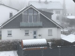 Blick auf das Ferienhaus mit Saunabereich