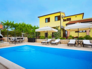 Ferienwohnung Hrelja mit Pool