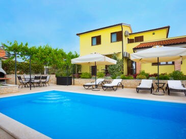 Holiday apartment Hrelja with Pool