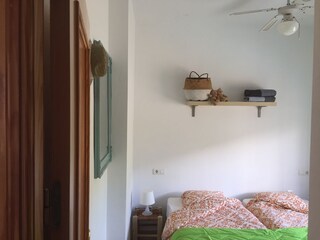 Second bedroom with 2 single-beds.
