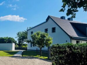 Apartment Helma near sea beach with terrace - Zierow - image1