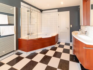 Holiday house Spa Features 31