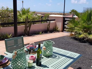 Blick von der Terrasse aufs Meer