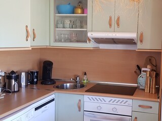 Gut ausgestattete Küche