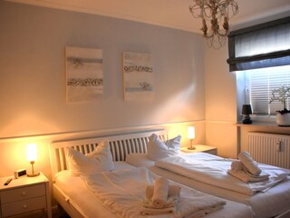 Schlafzimmer mit Doppelbett