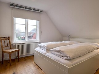 Beide Schlafzimmer sind mit einem Einbauschrank ausgestattet.