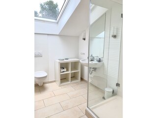 Badezimmer zu Schlafzimmer 1