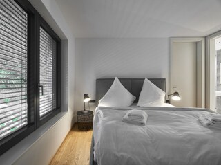 Schlafzimmer 1 mit begehbarem Kleiderschrank