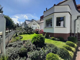 Vorgarten an der Strandpromenade