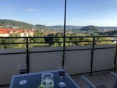 Balkon mit Markise und Glasdach