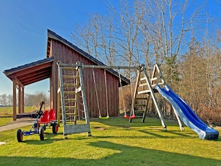 Spielgarten und Saunahaus