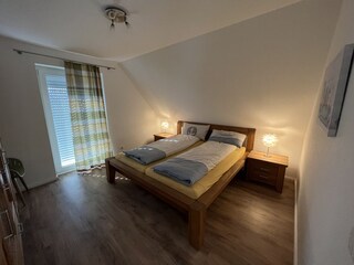 Schlafzimmer mit Doppelbett