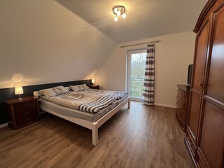 Schlafzimmer mit Doppelbett 180x200cm