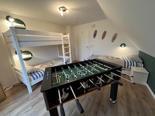 Drei Betten + Gästebett. Alle 90x200cm