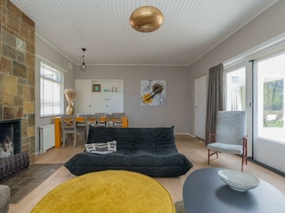 Das gemütlich eingerichtete Wohnzimmer