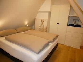 Kleiderschrank im Schlafzimmer