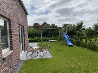 Garten mit Spielgeräten