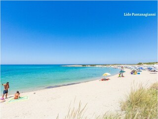Beach at 20 m at 'Lido Pantanagianni'