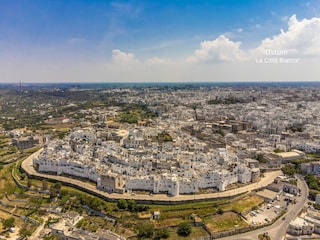 Ostuni, die 'Weiße Stadt', 10 km entfernt