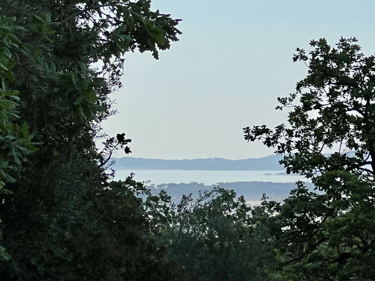 Blick von der Dachterrasse auf Porquerolles