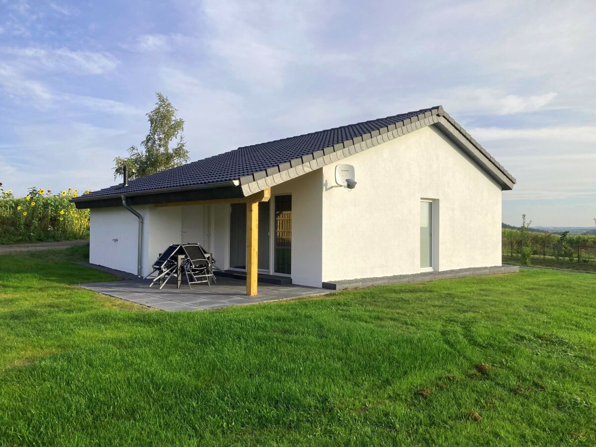 Bungalow für 4 Personen mit großem Garten und privater