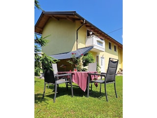 gemütlicher Sitzbereich im Garten