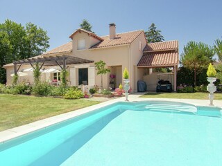 Villa Ecuras Outdoor Recording 3