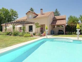 Villa Ecuras Outdoor Recording 7