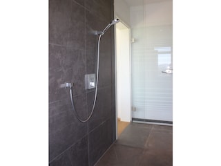 mit bodengleicher Dusche
