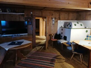 Stube mit 4 Tischen und großem TV