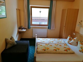 2 oder Dreibettzimmer