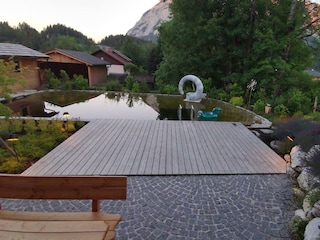 Schwimmteich vor dem Chalet Tauplitz