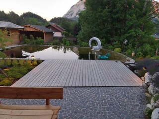 Schwimmteich vor dem Chalet Tauplitz