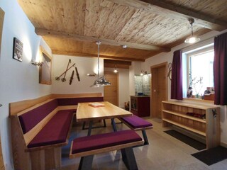 Gemeinschaftsraum mit Sitzecke im Chalet Tauplitz