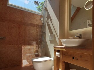 Badezimmer mit Dachfenster, Top 3, Chalet Tauplitz