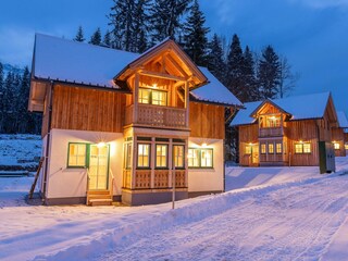 Winternacht im Narzissendorf Zloam