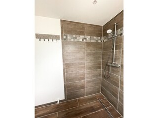 1. WC mit Dusche (Erdgeschoss)