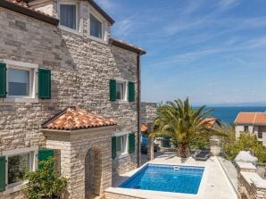 Villa Milena con piscina e vista sul mare