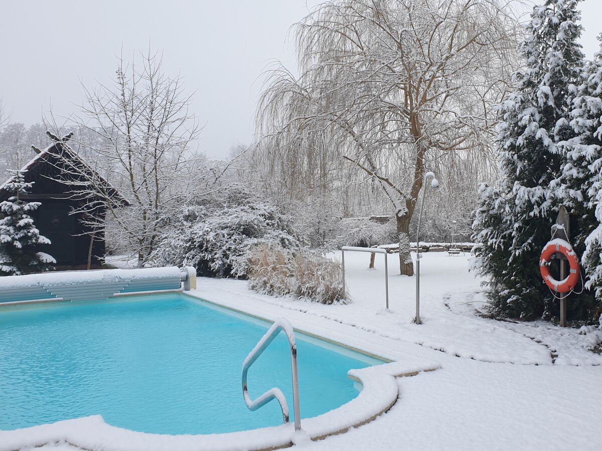 Pool im Winter