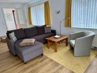 gemütliche Wohnzimmer Garnitur mit Sessel