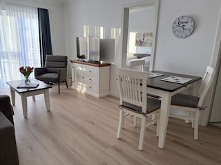 NEUER Holz Boden  2026