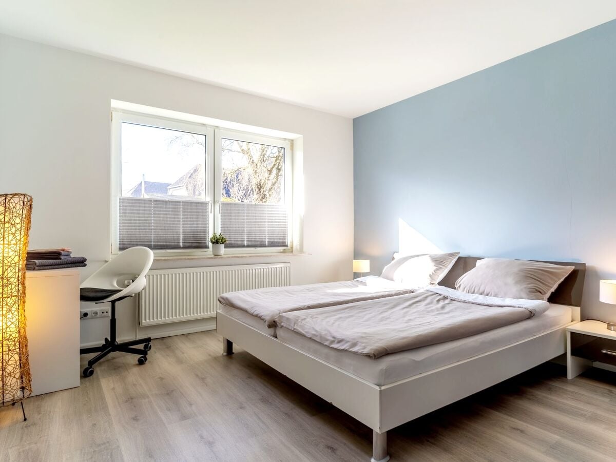 1. Schlafzimmer mit großem Doppelbett