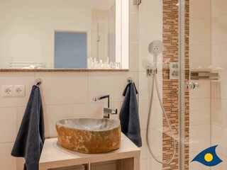 Badezimmer mit Dusche