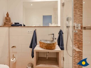 Badezimmer mit Dusche