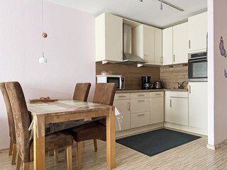 Essbereich mit offener Küche